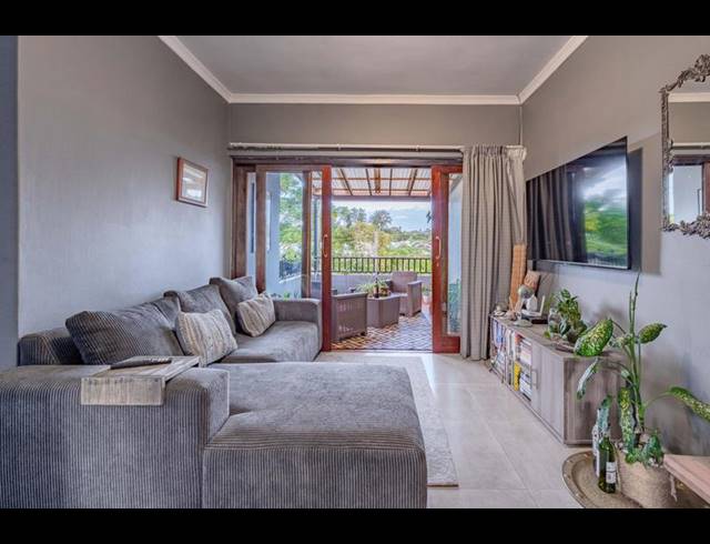 2 BEDROOM APARTMENT FOR SALE IN SHEFFIELD BEACH